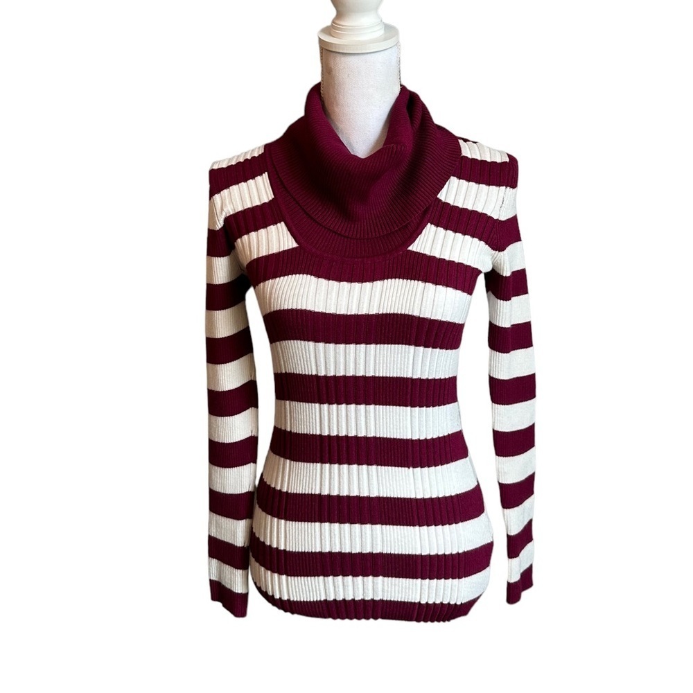 Derek Heart Women’s Turtle Neck Long sleeve Sweater Size Large